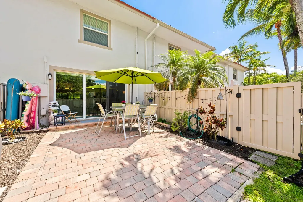 4086 W Palm Aire Drive Pompano Beach FL 33069