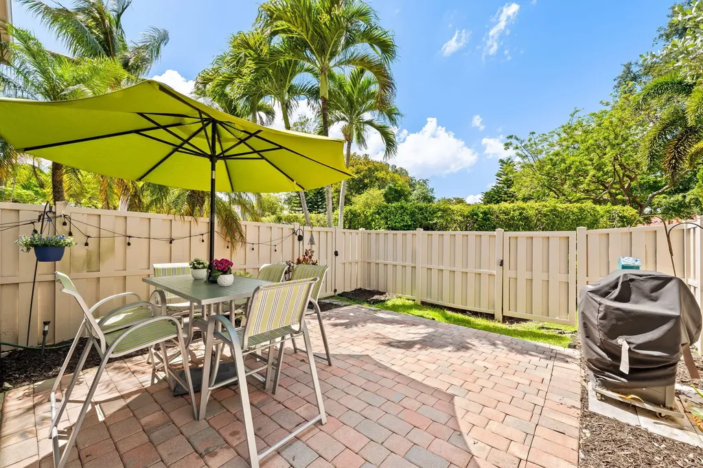 4086 W Palm Aire Drive Pompano Beach FL 33069
