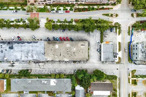 810 Park Avenue Lake Park FL 33403