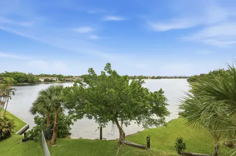 661 NE 195th Street Miami FL 33179