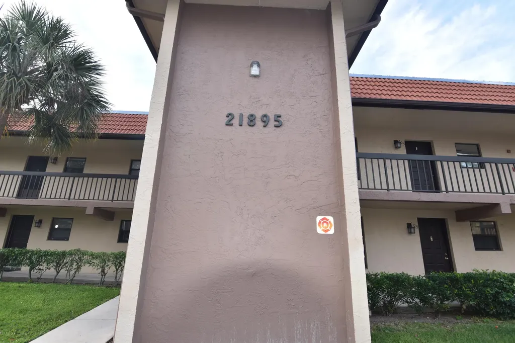 21895 Lake Forest Circle Boca Raton FL 33433