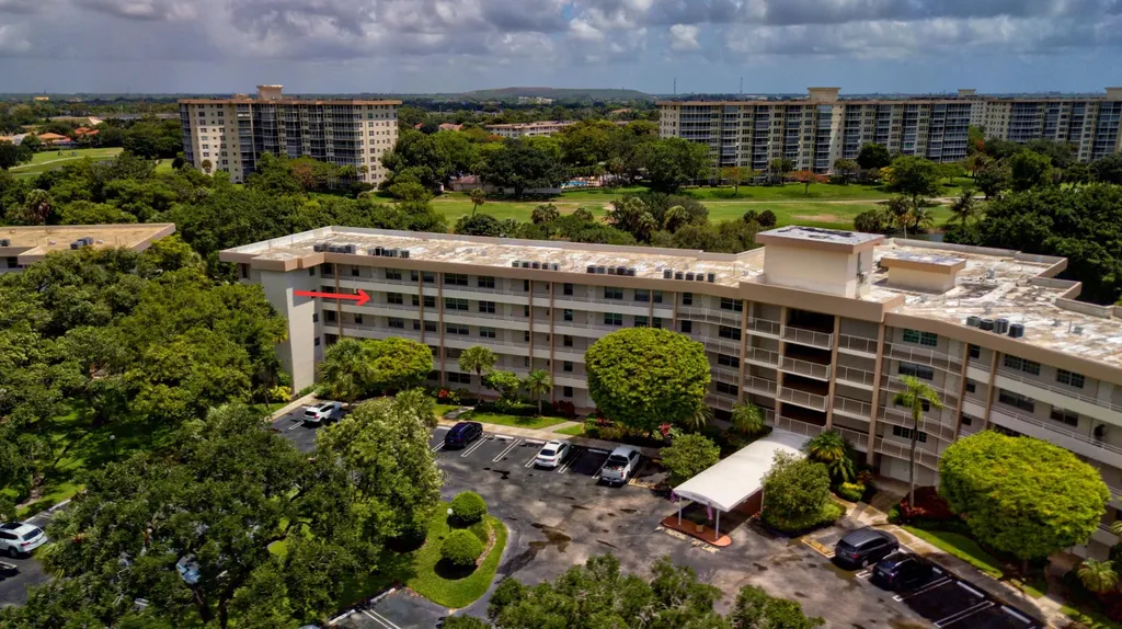 3900 Oaks Clubhouse Drive Pompano Beach FL 33069