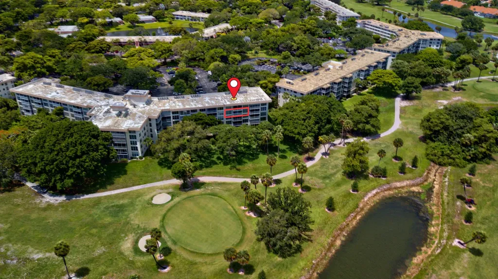 3900 Oaks Clubhouse Drive Pompano Beach FL 33069