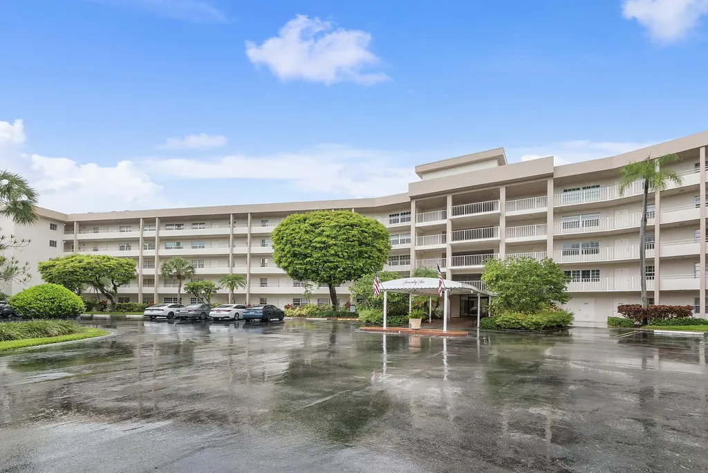 3900 Oaks Clubhouse Drive Pompano Beach FL 33069