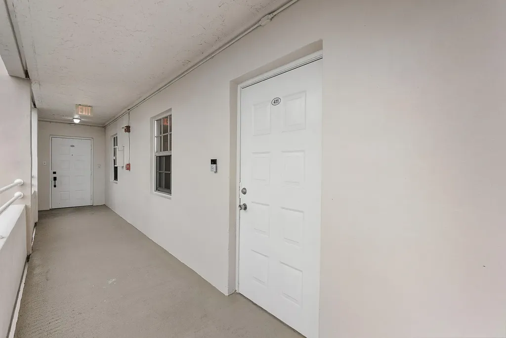 3900 Oaks Clubhouse Drive Pompano Beach FL 33069