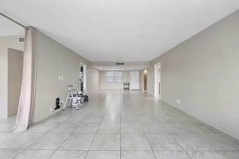 3900 Oaks Clubhouse Drive Pompano Beach FL 33069