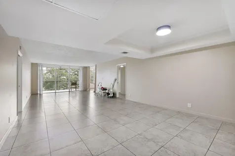 3900 Oaks Clubhouse Drive Pompano Beach FL 33069