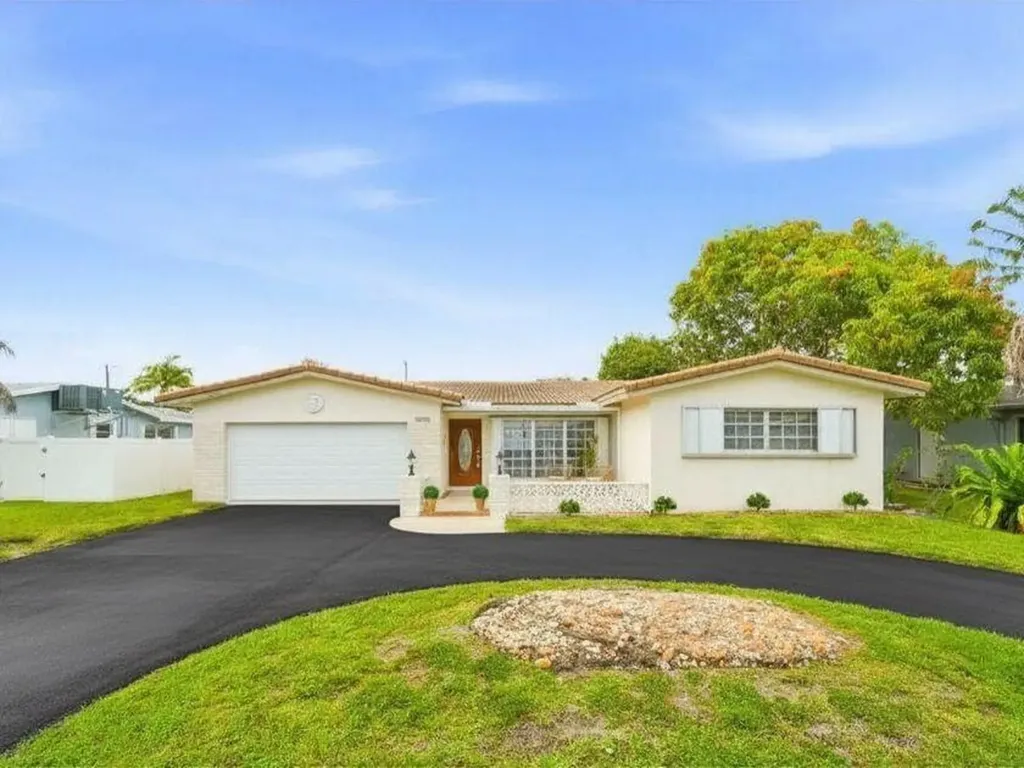 5501 Monroe Street Hollywood FL 33021