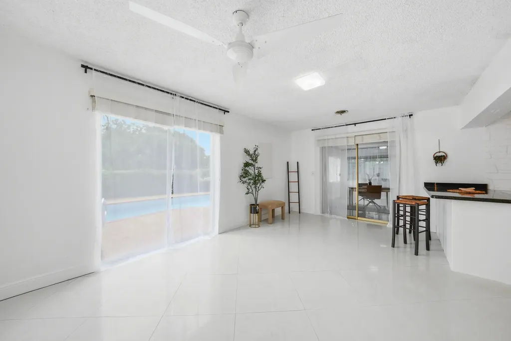 5501 Monroe Street Hollywood FL 33021