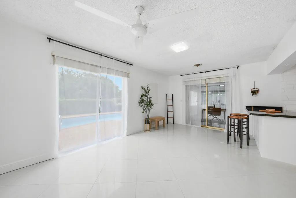 5501 Monroe Street Hollywood FL 33021