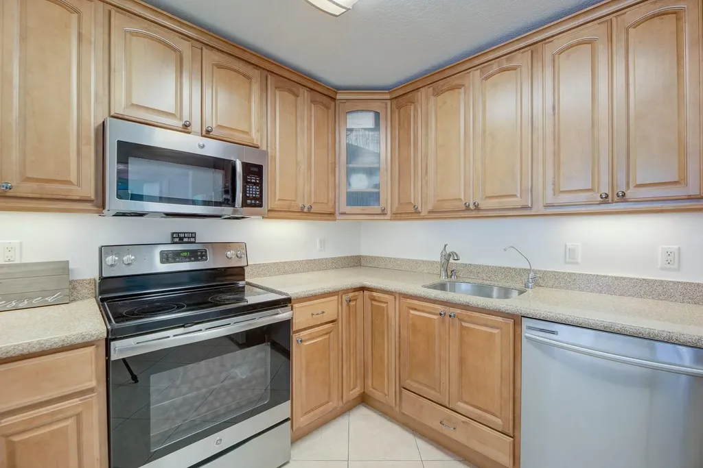 7081 Environ Boulevard Lauderhill FL 33319