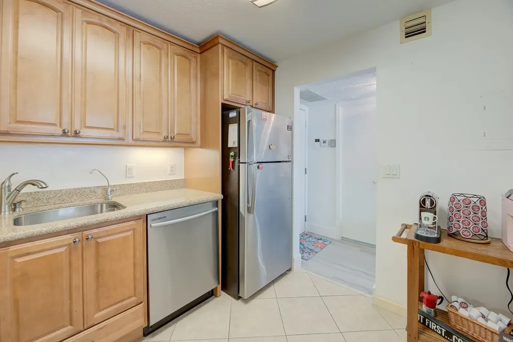 7081 Environ Boulevard Lauderhill FL 33319