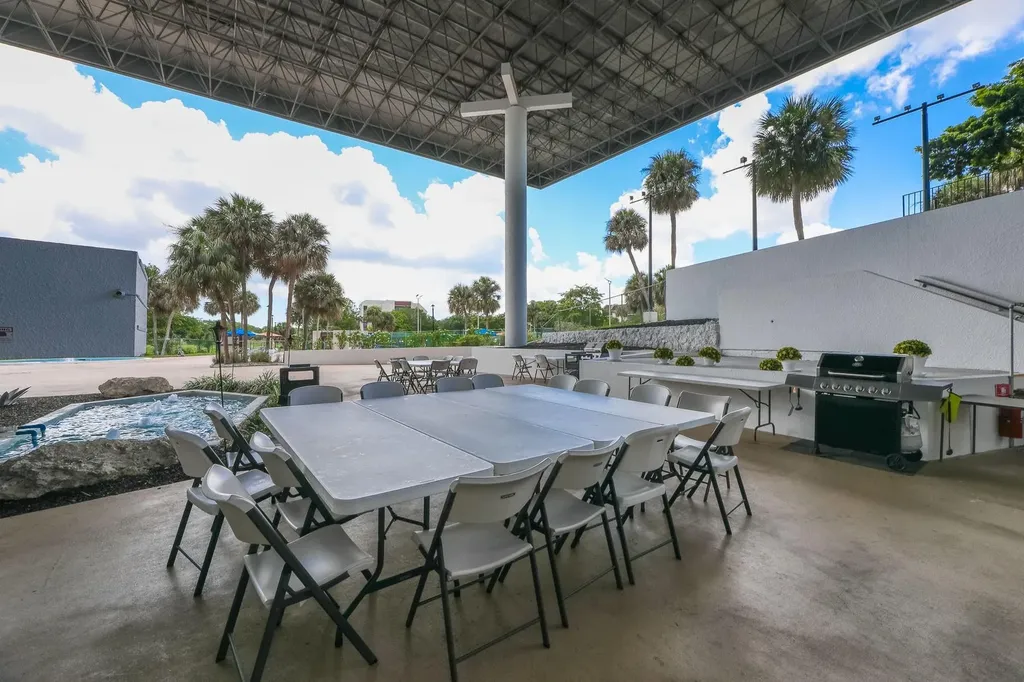 7081 Environ Boulevard Lauderhill FL 33319