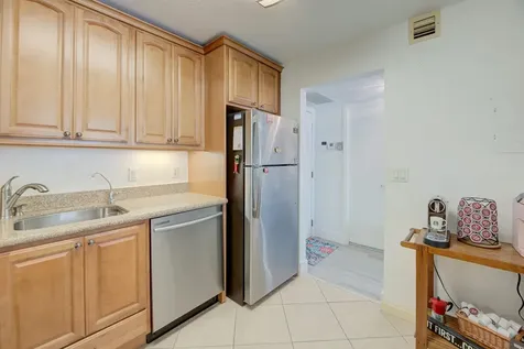 7081 Environ Boulevard Lauderhill FL 33319