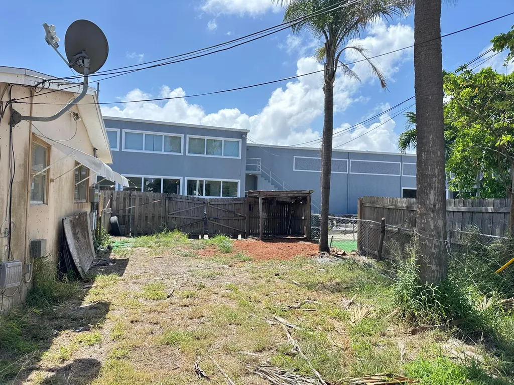 527 Puritan Road West Palm Beach FL 33405