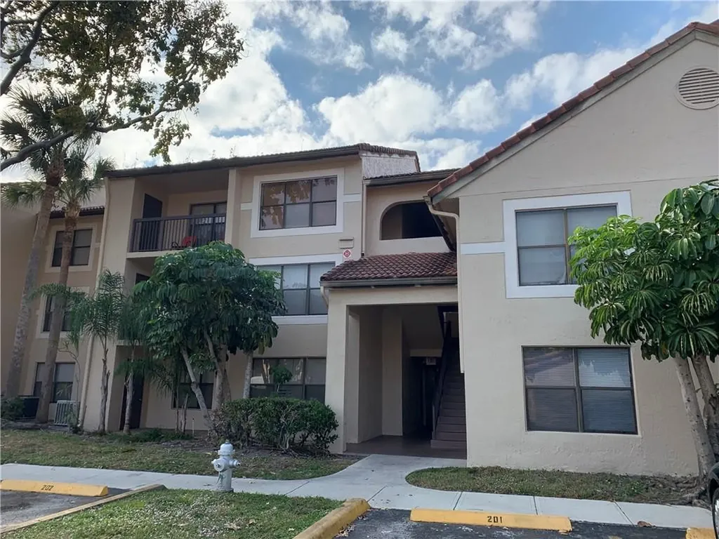 4341 W Mcnab Road Pompano Beach FL 33069