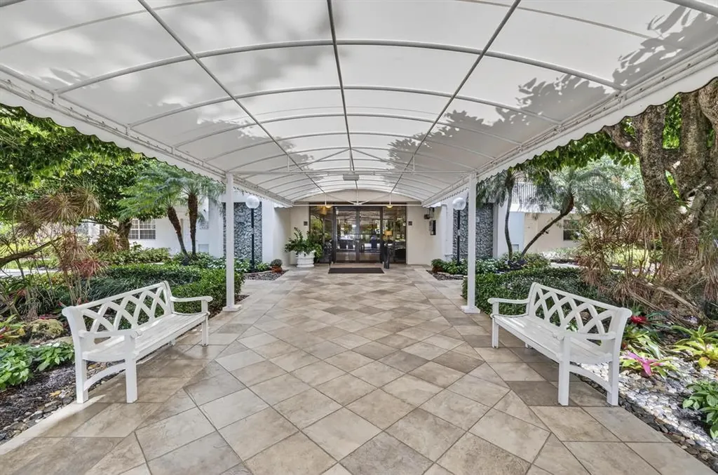 3499 Oaks Way Pompano Beach FL 33069