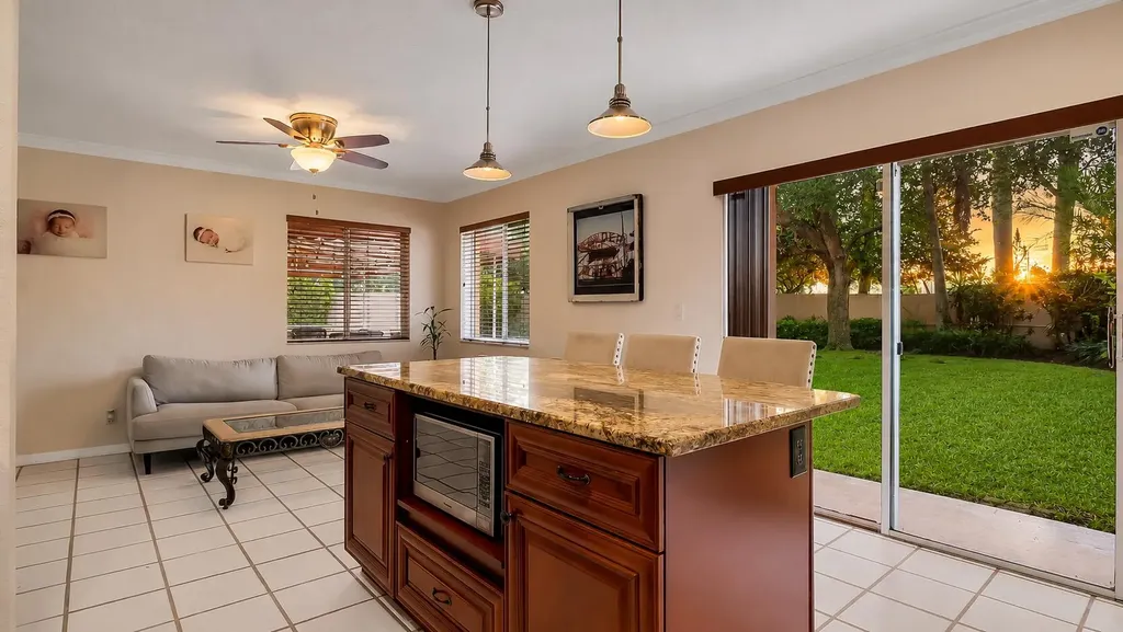 2510 Rampart Way S Hollywood FL 33026