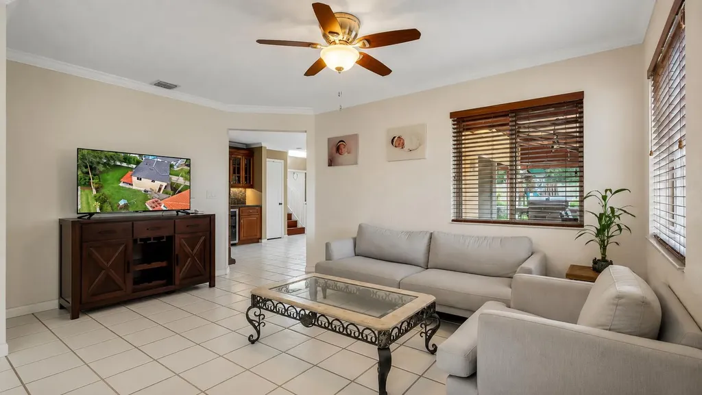 2510 Rampart Way S Hollywood FL 33026