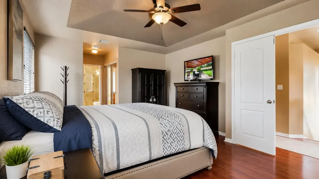 2510 Rampart Way S Hollywood FL 33026