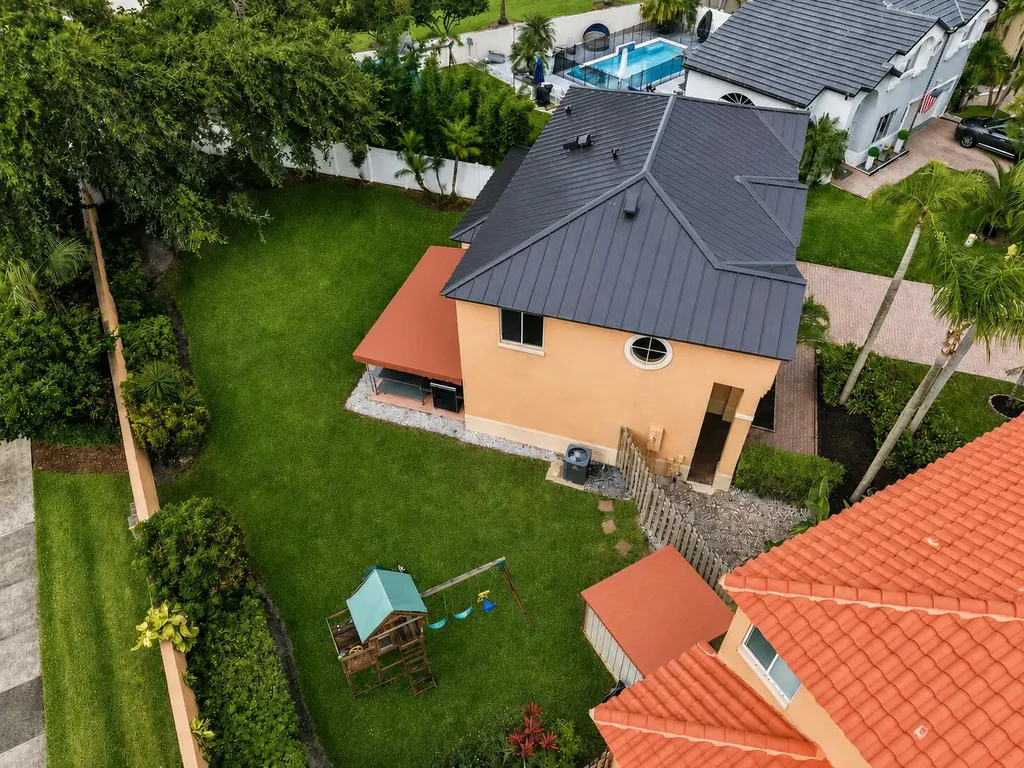 2510 Rampart Way S Hollywood FL 33026