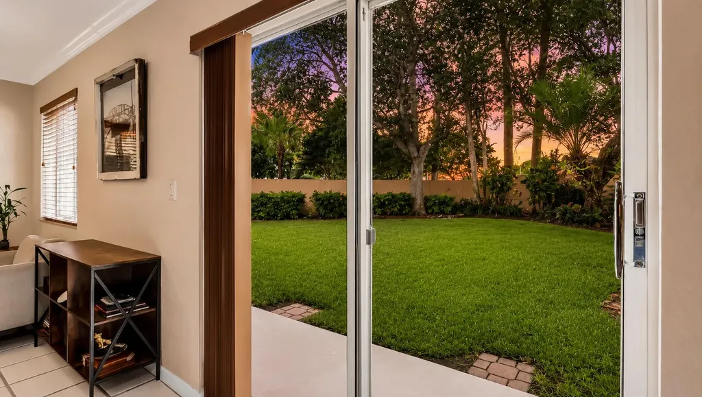 2510 Rampart Way S Hollywood FL 33026