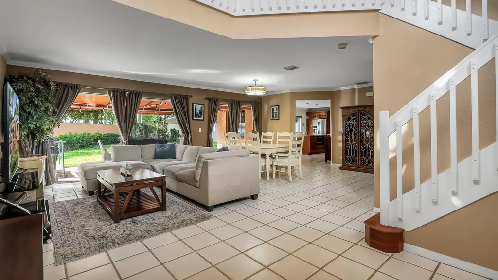 2510 Rampart Way S Hollywood FL 33026