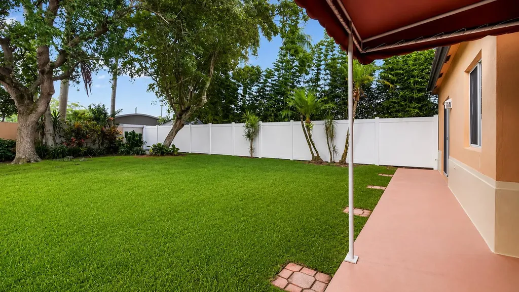 2510 Rampart Way S Hollywood FL 33026