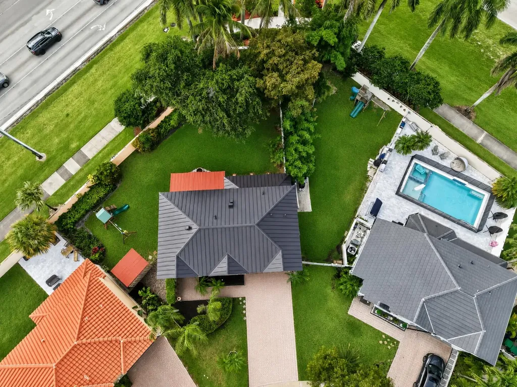 2510 Rampart Way S Hollywood FL 33026