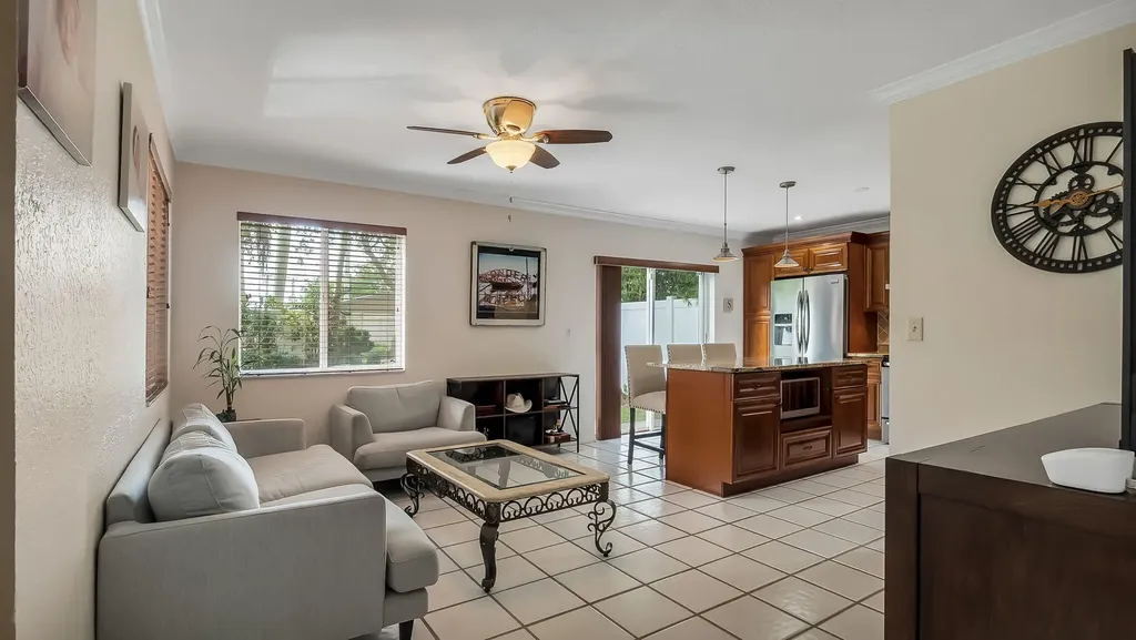 2510 Rampart Way S Hollywood FL 33026