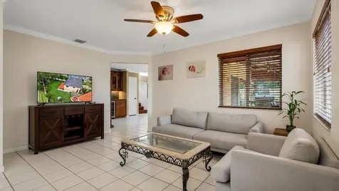 2510 Rampart Way S Hollywood FL 33026