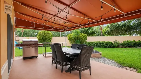 2510 Rampart Way S Hollywood FL 33026