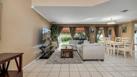 2510 Rampart Way S Hollywood FL 33026
