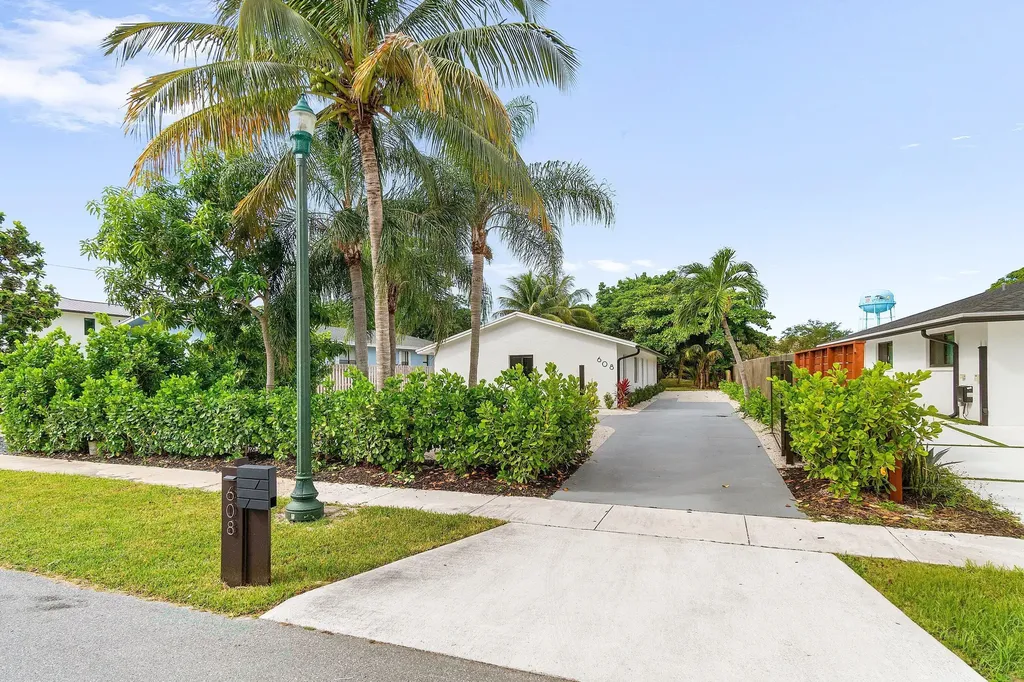 608 SE 2nd Avenue Delray Beach FL 33483