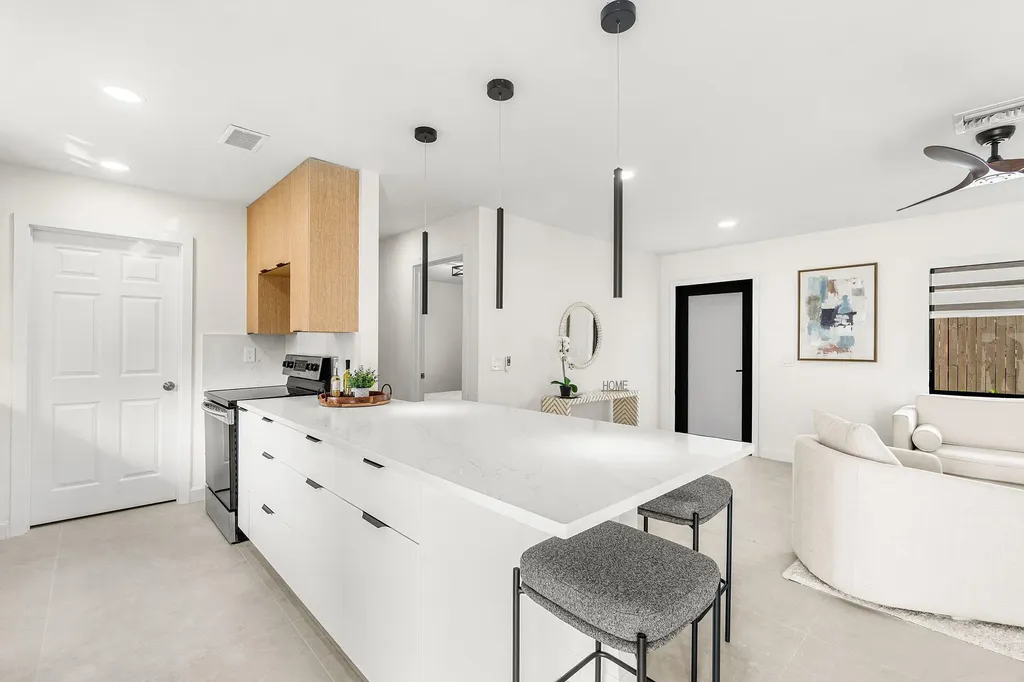 608 SE 2nd Avenue Delray Beach FL 33483