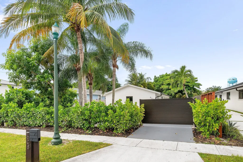 608 SE 2nd Avenue Delray Beach FL 33483