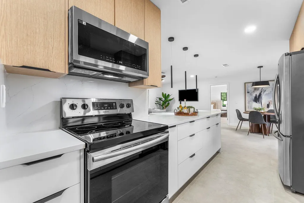 608 SE 2nd Avenue Delray Beach FL 33483