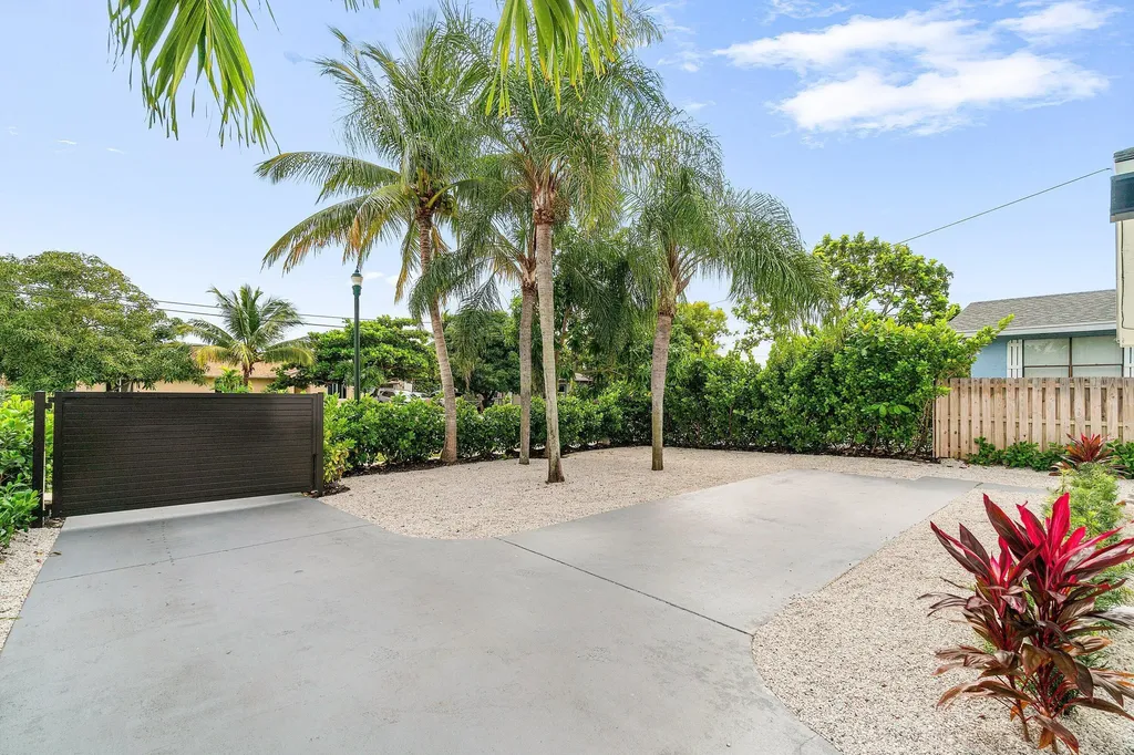 608 SE 2nd Avenue Delray Beach FL 33483