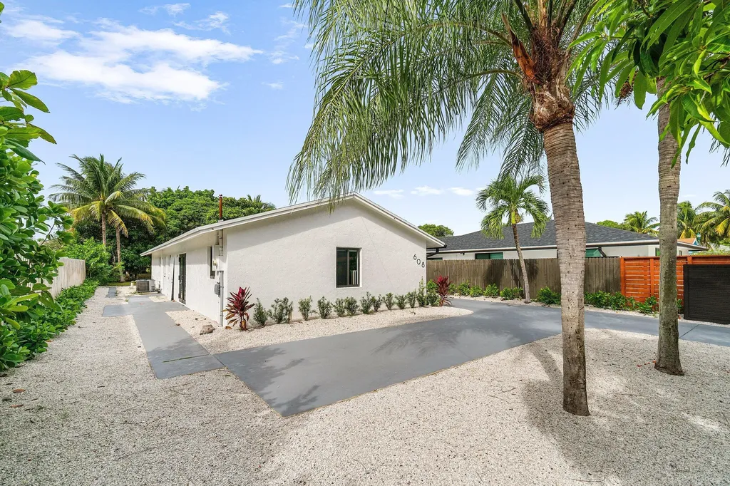 608 SE 2nd Avenue Delray Beach FL 33483