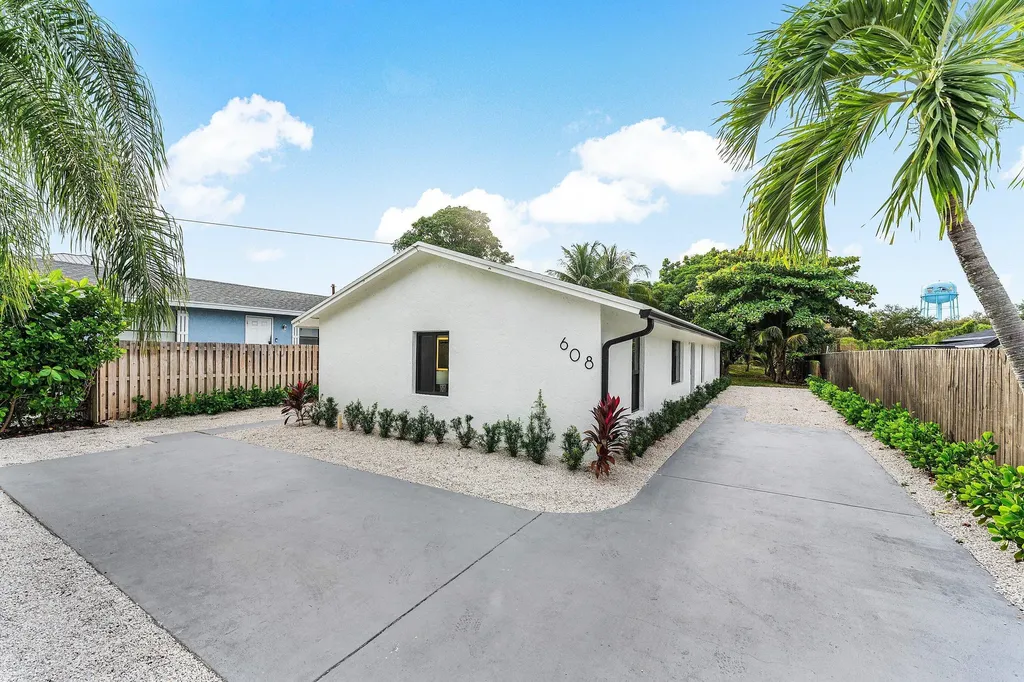 608 SE 2nd Avenue Delray Beach FL 33483