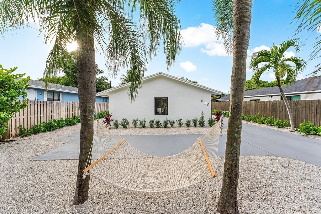 608 SE 2nd Avenue Delray Beach FL 33483