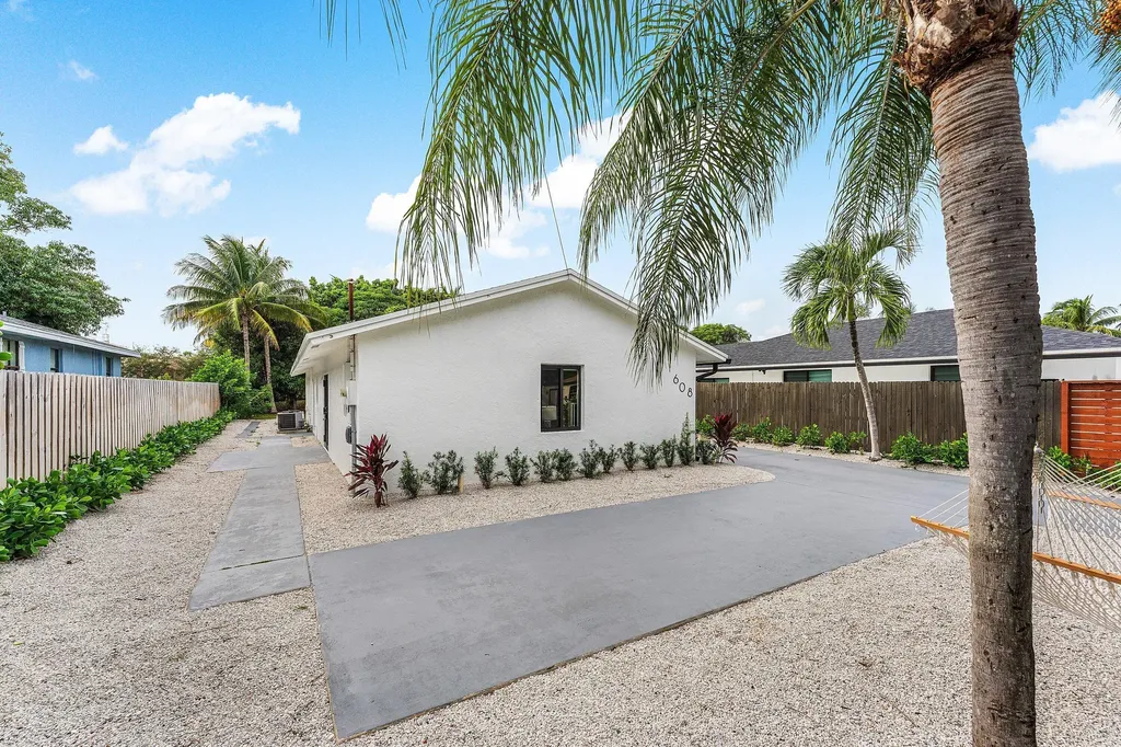 608 SE 2nd Avenue Delray Beach FL 33483