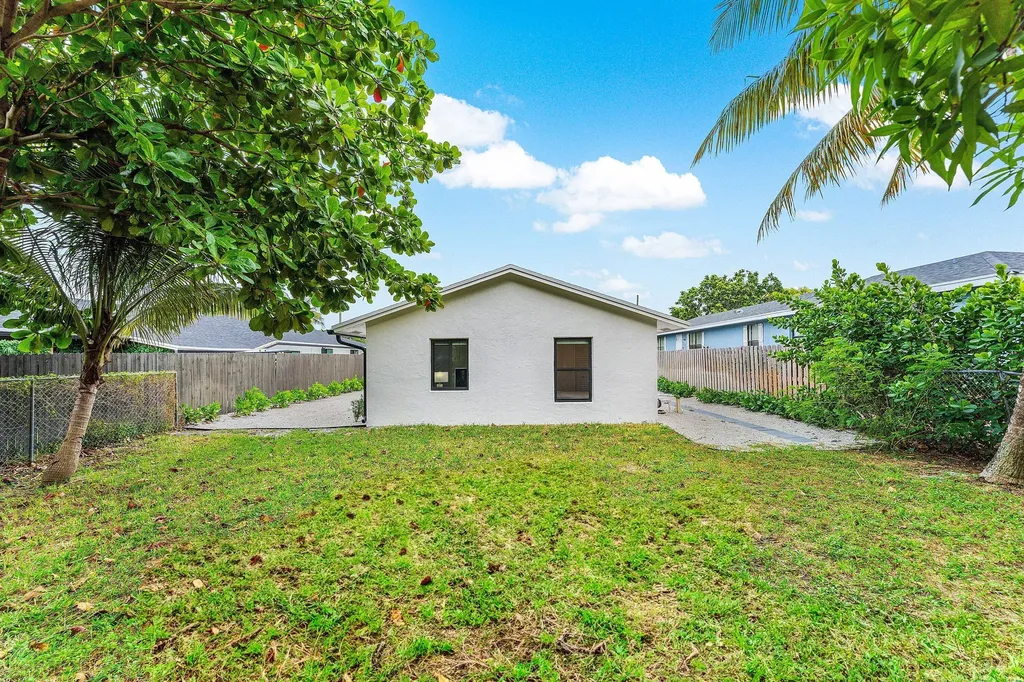 608 SE 2nd Avenue Delray Beach FL 33483