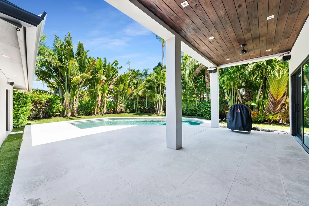 1100 SE 5th Court Deerfield Beach FL 33441