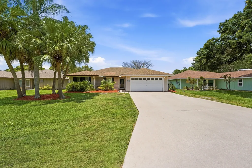 724 24th Square Vero Beach FL 32962