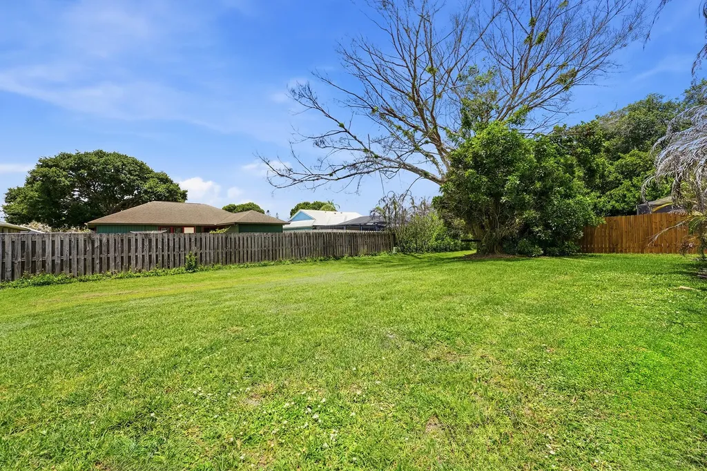 724 24th Square Vero Beach FL 32962