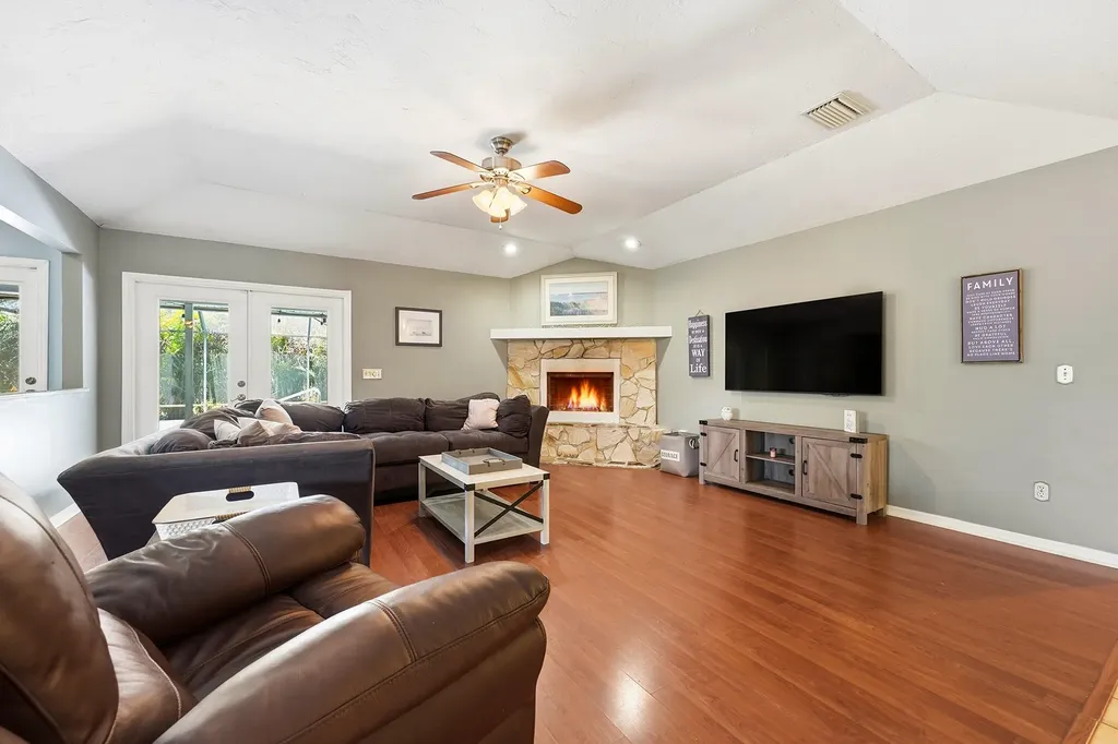 724 24th Square Vero Beach FL 32962