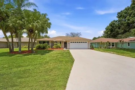 724 24th Square Vero Beach FL 32962