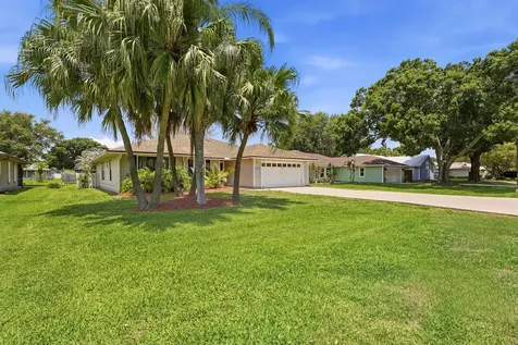 724 24th Square Vero Beach FL 32962