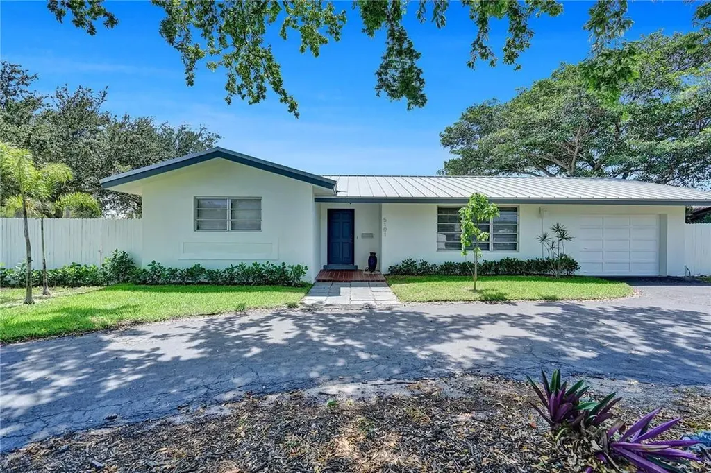 5101 NE 27th Avenue Lighthouse Point FL 33064